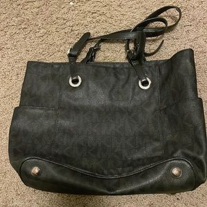 Use black Michael Kors purse